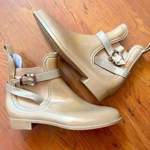 💖BOGO FREE💖 Nude Patent Leather Ankle Boots, size 8.5